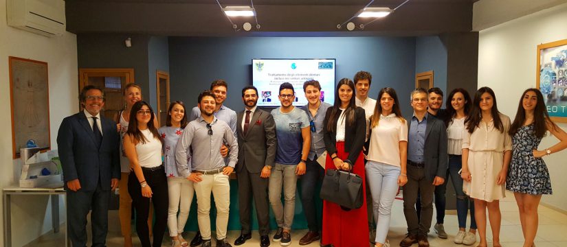 l Dott.Tepedino ed il Prof Chimenti con gli studenti di uno dei loro Corsi di Formazione in ortodonzia